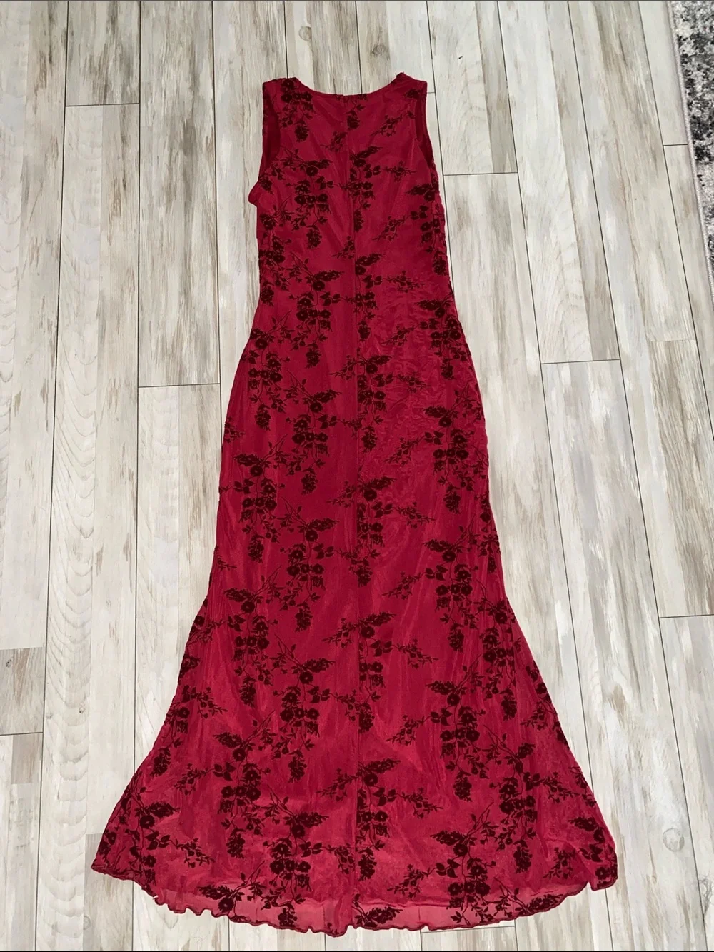 Sleeveless Wine Floral Maxi Dress with V-Neck - Picture 2 of 3